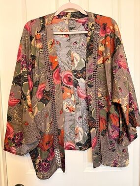 Soft Surroundings Floral Lightweight Rayon Kimono in Green, Pink, Gray
